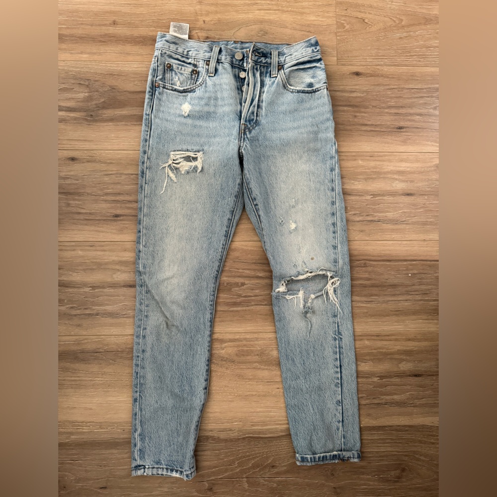 Levi’s light wash skinny jeans